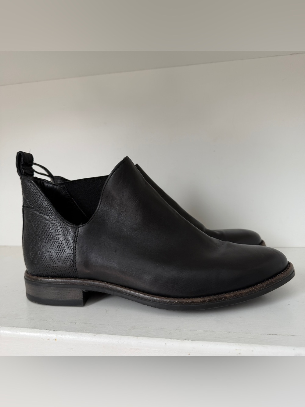Miz Mooz Black Leather Slip On Ankle Bootie Pull Tab Round Toe 40 US 9 - 9.5